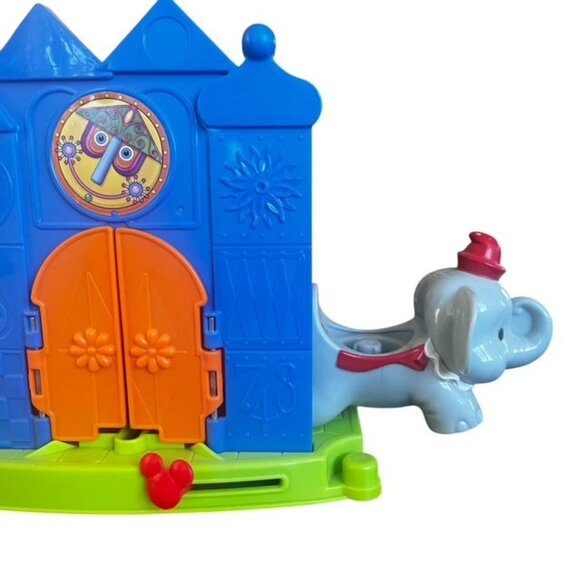 Fisher Price Little People Magic of Disney Day at Disney Castle Playset - Picture 2 of 9